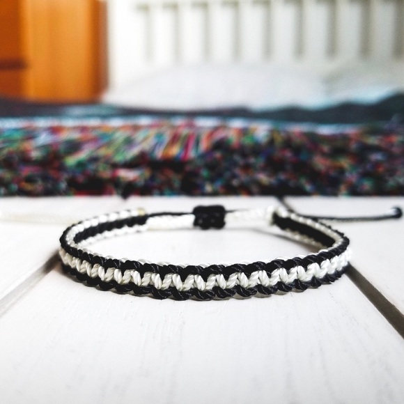 Vintage Jewelry - $5 BUNDLED🔮 Black & White Nylon Bracelet